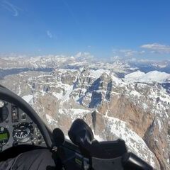 Flugwegposition um 14:57:01: Aufgenommen in der Nähe von 39040 Villnöß, Südtirol, Italien in 2985 Meter